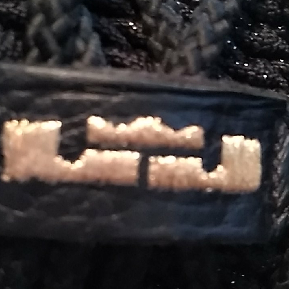 LeBron XV *Slightly worn* - Picture 5 of 9